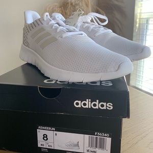 NWT Adidas white tennis shoes